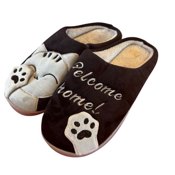 Adorable Welcome Home Cat Slippers. Will make a perfect gift! - Picture 2 of 6
